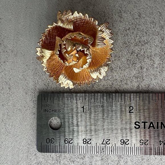 Vintage 12K Gold Filled TK Textured Flower Brooch 1960s Mid Century Sharp Edges - Picture 8 of 8
